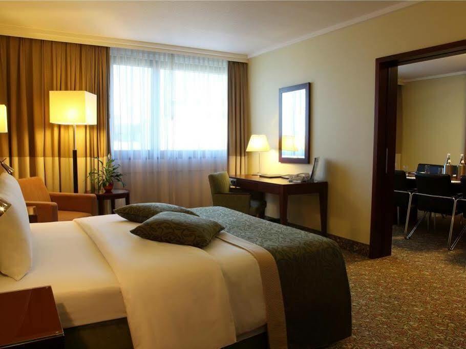 Courtyard By Marriott Duesseldorf Seestern Exterior foto